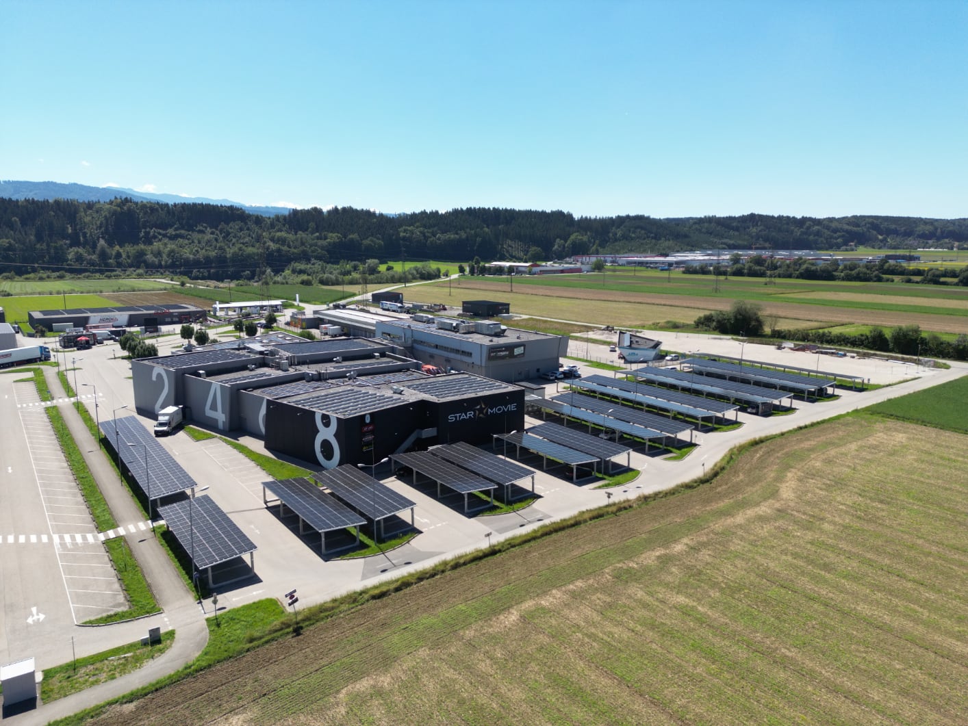 MUSTERFOTO: PV-CARPORT-PILOTPROJEKT Mitarbeiterparkplatz ÖBB Leoben | WKA Ökostrom Photovoltaik GmbH